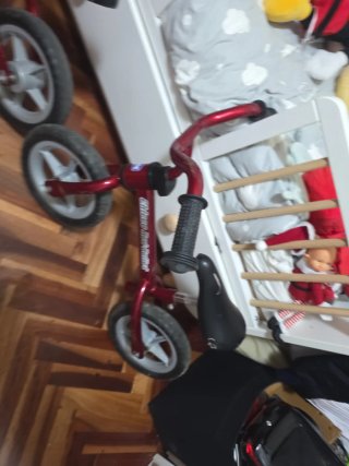 Bicicleta de equilibrio Chicco roja