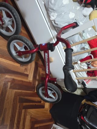 Bicicleta de equilibrio Chicco roja