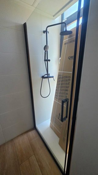 Mampara de ducha cristal templado y metal negro ma