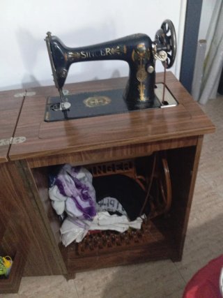 Máquina de coser Singer antigua