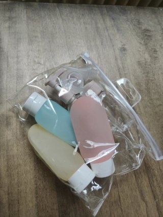 Kit da viaggio 3 flaconi e 2 contenitori