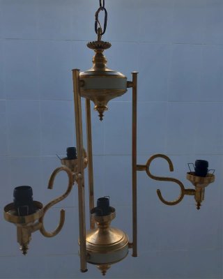 Lámpara antigua de metal y cristal
