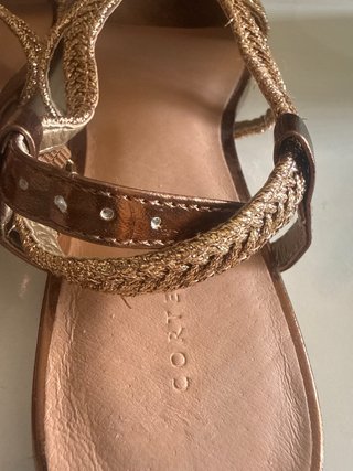Sandalias doradas Cortefiel Talla 38