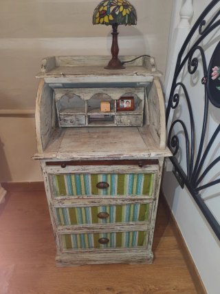 Buró vintage con cajones