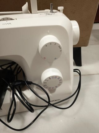 Máquina de coser SilverCrest SNM 33 C1