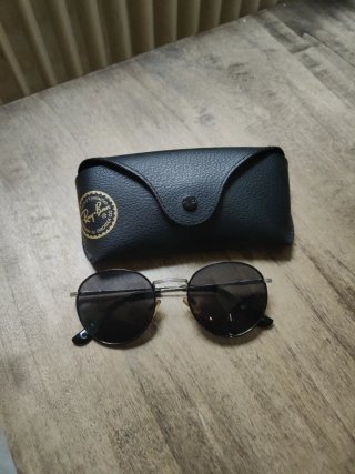 Occhiali da sole Ray-Ban neri NO ORIGINALI