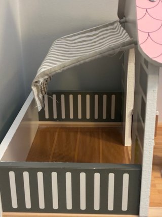 Casita de muñecas de madera