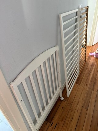 Cuna para bebé con su colchón