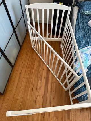 Cuna para bebé con su colchón