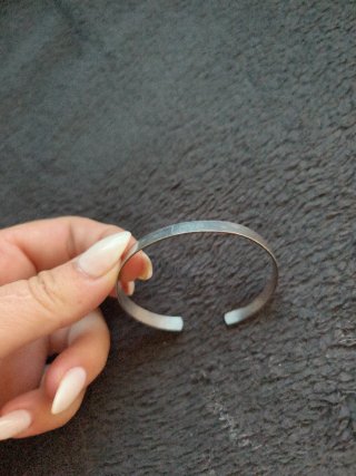 Pulsera de plata con grabado