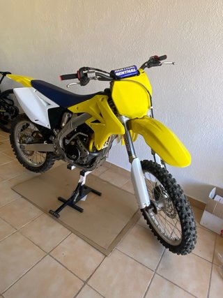 Suzuki RMZ 250 Motocross