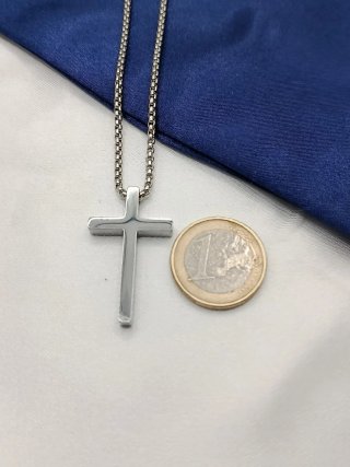 Collar con Cruz de Acero Inoxidable