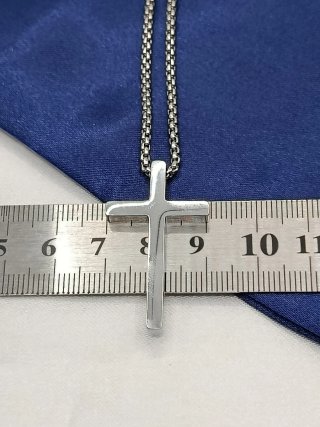 Collar con Cruz de Acero Inoxidable
