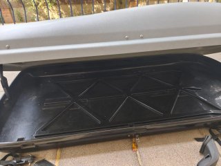 Cofre portaequipaje coche gris