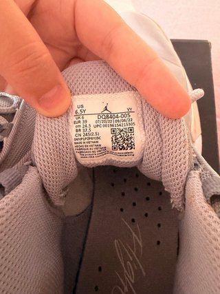 Zapatillas Jordan Grises y Blancas