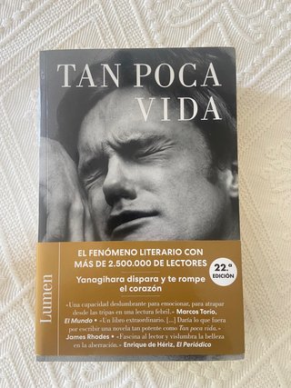 Tan Poca Vida / a Little Life