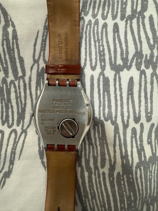 Reloj Swatch Correa Marrón y Esfera Plateada