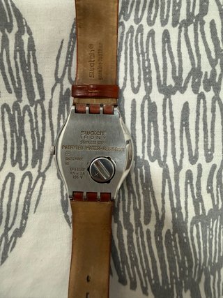 Reloj Swatch Correa Marrón y Esfera Plateada