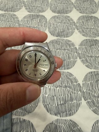 Reloj Swatch Correa Marrón y Esfera Plateada