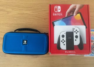 Nintendo Switch OLED Blanca + 3 Juegos + Funda