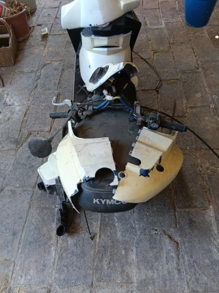 Kit de Plásticos Kymco 125cc: Volante, Frenos,