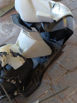 Kit de Plásticos Kymco 125cc: Volante, Frenos,