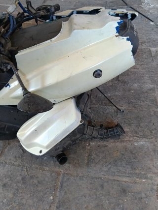 Kit de Plásticos Kymco 125cc: Volante, Frenos,