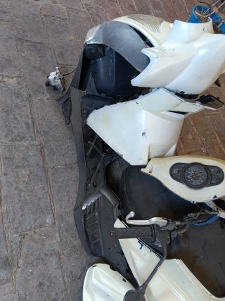Kit de Plásticos Kymco 125cc: Volante, Frenos,