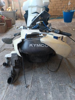 Kit de Plásticos Kymco 125cc: Volante, Frenos,