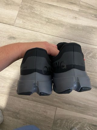 Zapatillas On Running Negras y Grises talla 44
