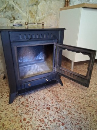 Estufa de leña con horno