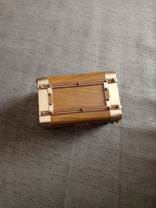 Baúl cofre madera y metal