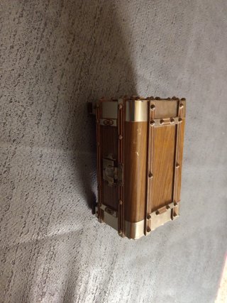 Baúl cofre madera y metal