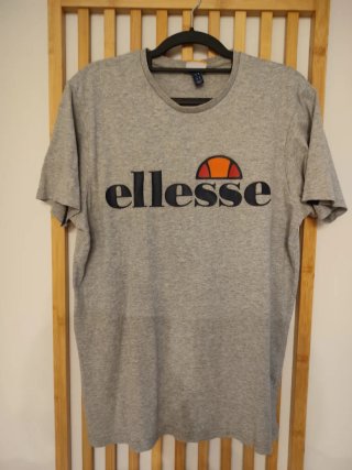 Camiseta gris ellesse