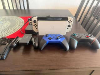 Nintendo Switch Blanca + 2 Mandos