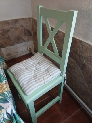 2 Sillas de madera color verde