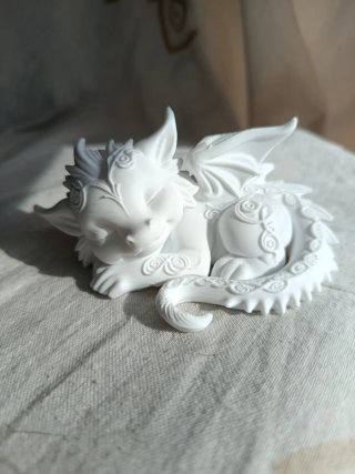 Figura Dragón Bebe Durmiendo