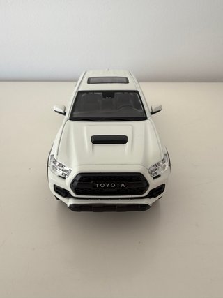 Toyota Tacoma TRD PRO 1:24