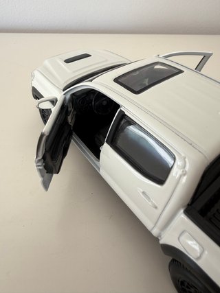 Toyota Tacoma TRD PRO 1:24