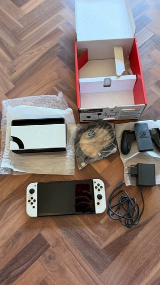 Nintendo Switch OLED Bianca + custodia