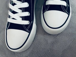 Zapatillas altas negras y blancas