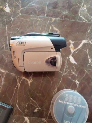 Videocámara Canon DC310 + Accesorios