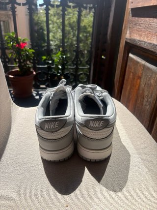 Zapatillas Nike Dunk Low Gris y Blanco