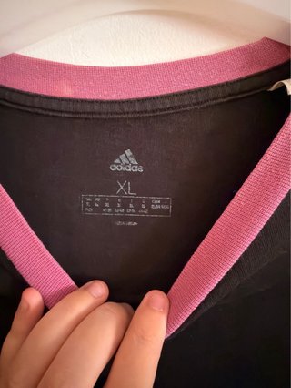 Camiseta Adidas negra y rosa Talla M/L