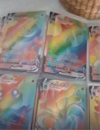 Álbum Pokémon 100 Cartas VMAX Arcoíris Réplica