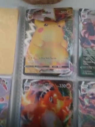 Álbum Pokémon 100 Cartas VMAX Arcoíris Réplica
