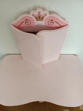 Tocador infantil rosa con espejo