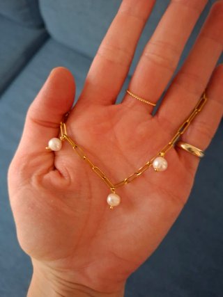 Collar de acero con perlas