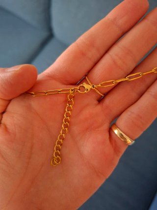 Collar de acero con perlas