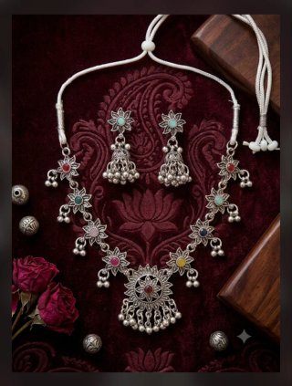 Conjunto collar y pendientes étnicos India